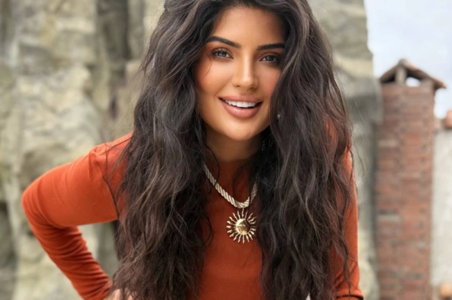 Azərbaycanlı müğənni canlı efirdə yıxıldı - ANBAAN GÖRÜNTÜ