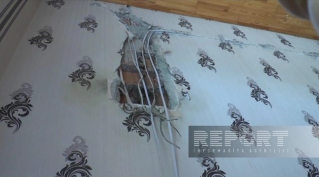 Balakəndə fərdi evə ildırım düşdü: Divar deşildi