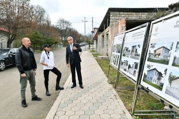 Prezident Şuşada Pənahəli xan küçəsindəki binalarda həyata keçiriləcək layihələr ilə tanış olub - FOTO