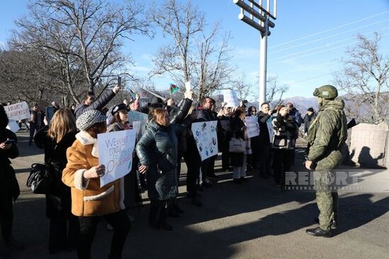 Azərbaycanlı etirazçıların qarşısına çıxan sülhməramlıların polkovniki sərxoş imiş - YENİLƏNİB + VİDEO