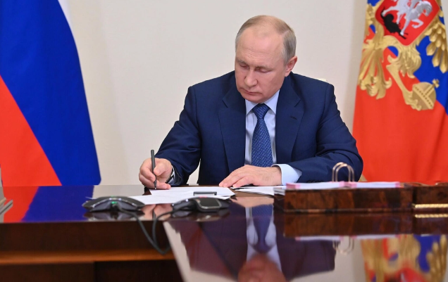 Putin müdafiə nazirinin müavini Andrey Bulıqanı vəzifəsindən azad etdi