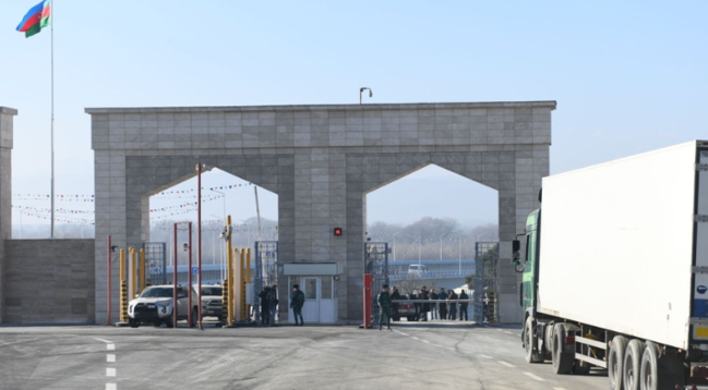 Gələn ay quru sərhədlər açıla bilərmi?