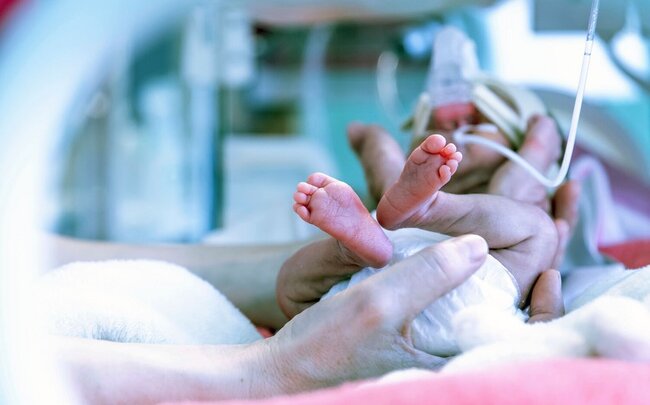 Vaxtından əvvəl doğuş uşağın yaddaşına və nitqinə illərlə təsir edir