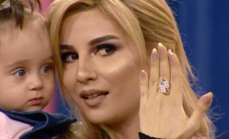 Zaurun verilişinə çıxdığı üçün arvadına brilliant qaşlı qızıl üzük bağışladı - FOTO