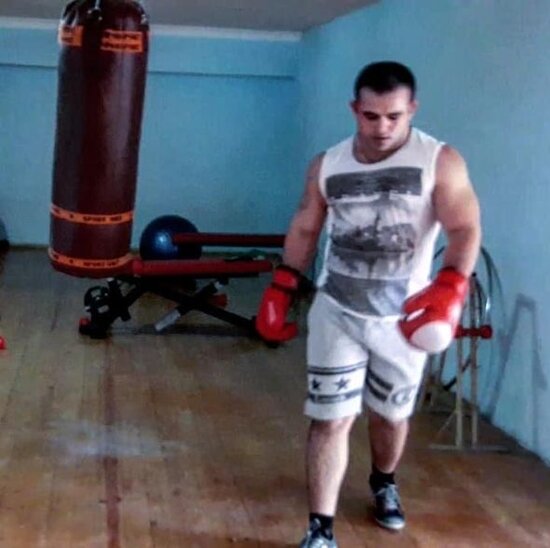 Azərbaycanda boksçu intihar edib: Toyu olacaqmış - FOTO