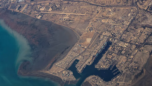 İran Hörmüz boğazını bağlayıb