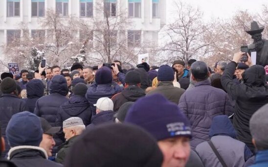 Almatıda icazəsiz mitinq başlayıb