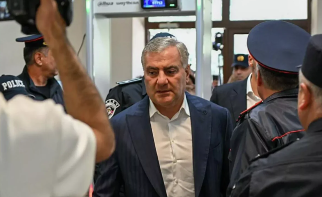 Ermənistanda Karapetyanın tərəfdarlarının xuliqanlığı faktı üzrə cinayət işi başlayıb