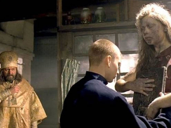 "Yerüzü od tutub yanır! Dua edin! Bütün dünya günah içində həlak olacaq, dua edin!" Günahı üzündən daşa dönmüş Zoyanın fəryadı