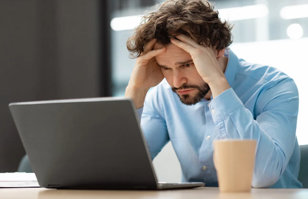 "Windows" əməliyyat sistemində səhv kompüterlərin dayanmadan yenilənməsinə səbəb olub