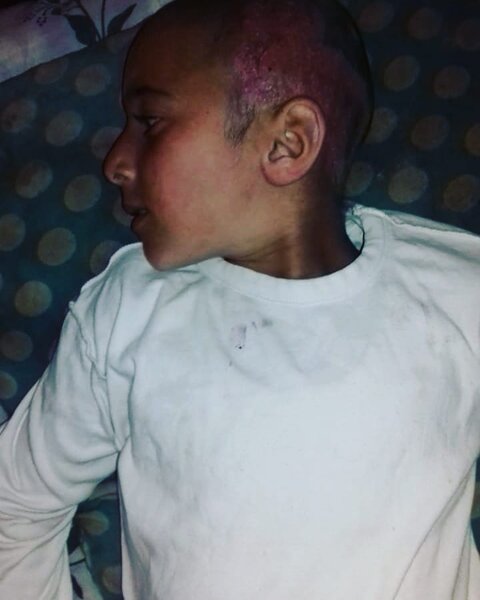 Ağdaşda atalığından şiddət görən 11 yaşlı uşaq qəbiristanlıqda gizlənib -Foto