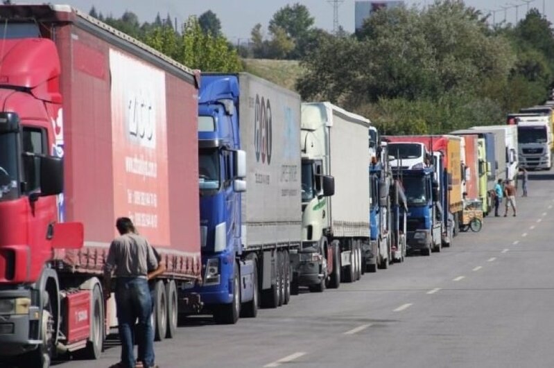 Gömrük postlarında gözləyən maşınların sayı artdı