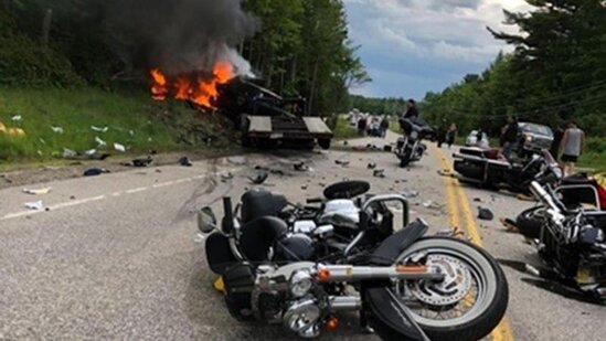 Maşın motosikletçiləri vurdu: 7 ölü, 3 yaralı