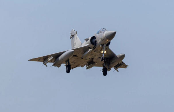 Makronun Ukraynaya "Mirage" qırıcılarını vermək planları fransızları qorxuya salıb