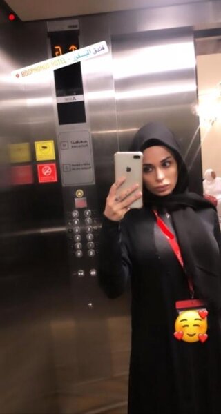 Açıq-saçıq şəkilləri ilə məşhur olan qız hicab bağladı - FOTO