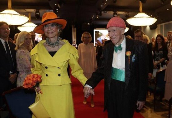 95 yaşlı milyarder 79 yaşlı sevgilisi ilə evləndi