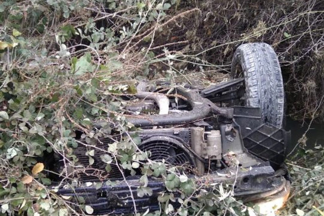 Şəmkirdə avtomobil ağaca çırpılıb, ölən var