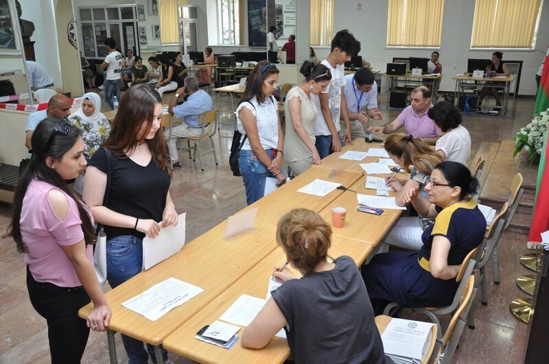 "Abituriyentlər "əsas odur universitetə qəbul olum" prinsipi ilə yanaşır, gələcəkdə də iş tapa bilmir" - Ekspert