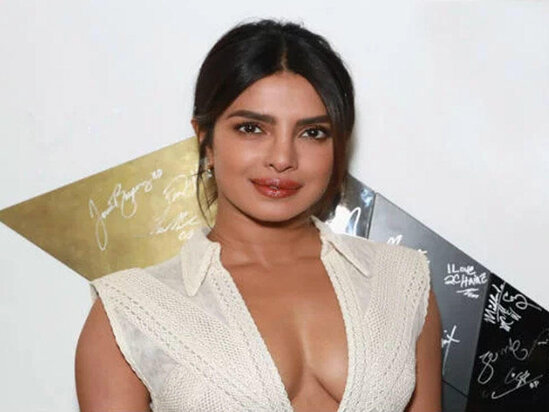 Priyanka Çopra çimərik geyimində - FOTO