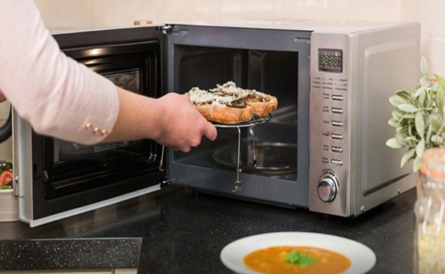 Hansı yeməklər təkrar qızdırıldıqda əsl zəhərə çevrilir?