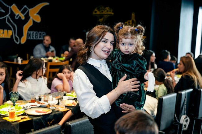 Dr.Aygün Ay və Cahangir Kərimzadənin təşəbbüsü ilə şəhid və qazı ailələri üçün səhər yeməyi təşkil olunub