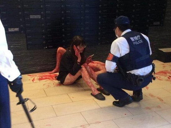 Qız sevgilisini bıçaqladı, yanında oturub, siqaret çəkdi - Model ola bilərdi, həbsə girəcək... - FOTO