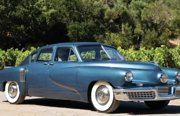 "Xaç atası"nın yaradıcısı avtomobilini satır