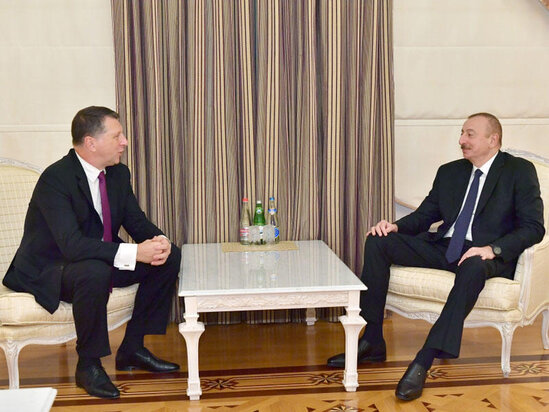 Prezident İlham Əliyev Latviyanın sabiq Prezidenti ilə görüşüb - FOTO