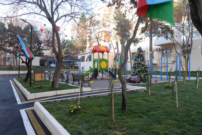 Nəsimi rayonunda növbəti abad həyət sakinlərin istifadəsinə verilib