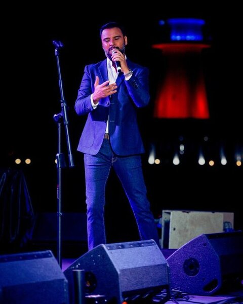 Alişan Bakı konsertində Qarabağ maralını canlı oxudu