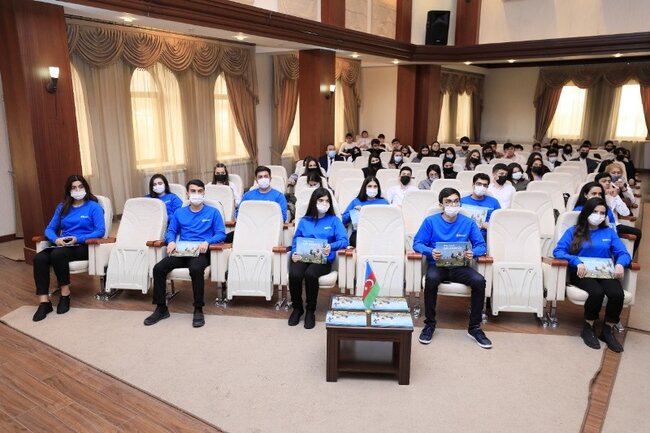 Paytaxt rayonlarında "Bizim böyük Qələbəmiz" kitabının təqdimatı keçirilir