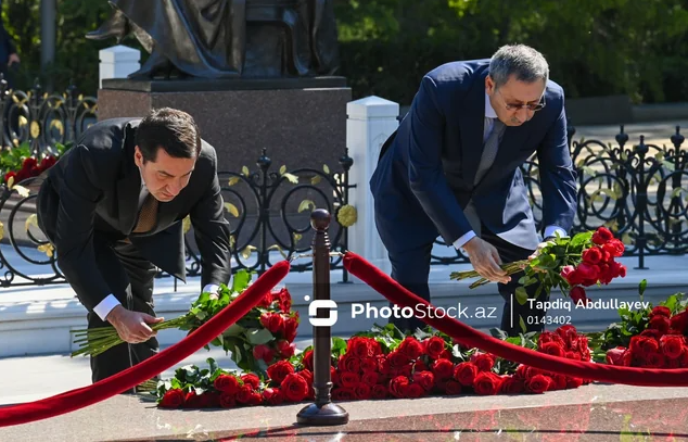 Ümummilli lider Heydər Əliyevin xatirəsi anılır - YENİLƏNİB+FOTO