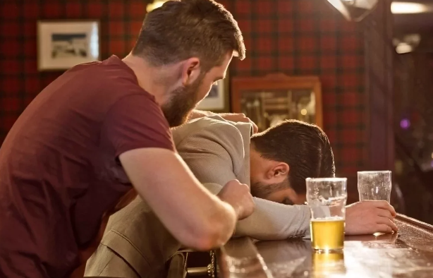 Pivəni həddindən artıq içmək insanı öldürə bilər - Mütəxəssisdən xəbərdarlıq