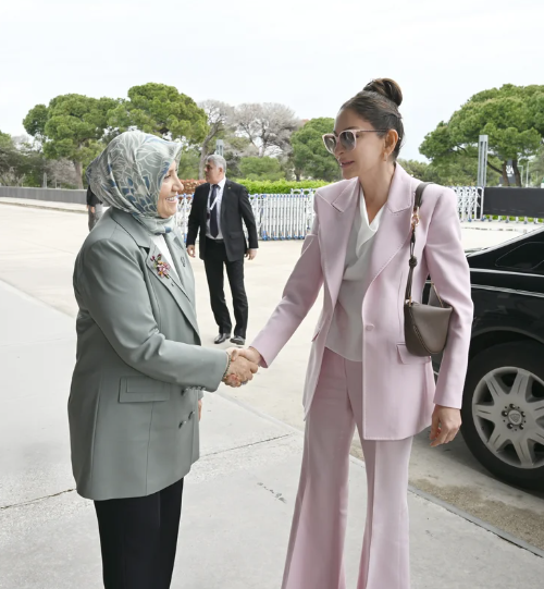 Mehriban Əliyeva Antalyada Fələstinlə bağlı paneldə iştirak edib - FOTO