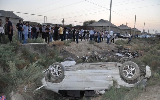 Hacıqabulda minik avtomobili aşıb, sürücü öldü