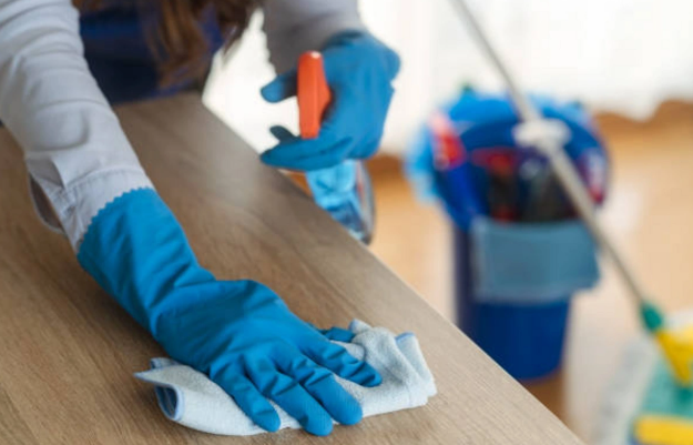 Azərbaycanda deputat xadiməni MƏHKƏMƏYƏ VERDİ