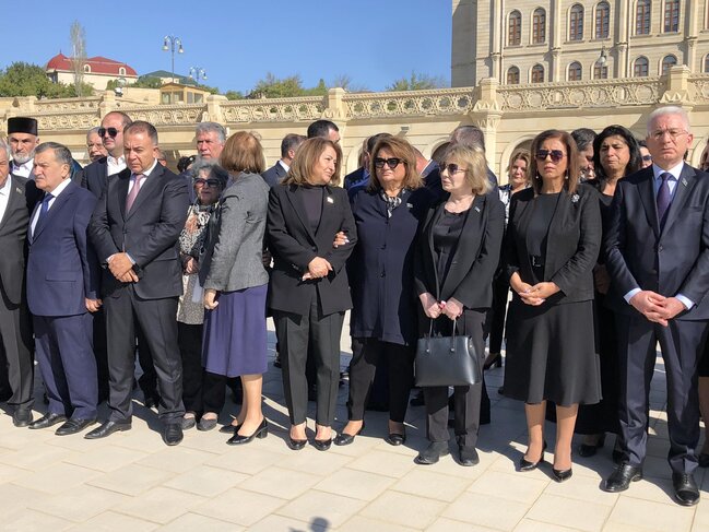 Qənirə Paşayevanın vida mərasimindən reportaj - FOTOLAR