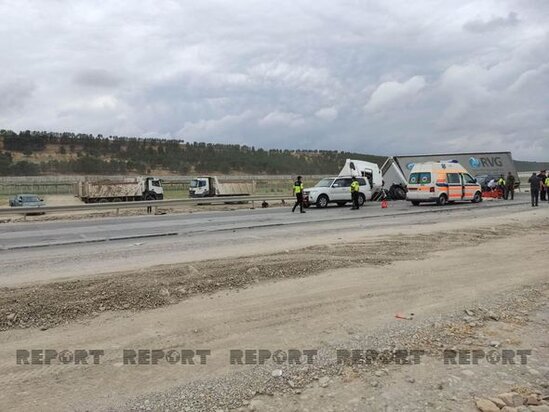 Bakı-Quba yolunda TIR-ın iştirakı ilə qəza: İki nəfər öldü - YENİLƏNİB + FOTO