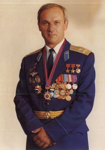 Arvadının soyadını qəbul edən məşhur kişilər - Aralarında qəhrəman da var