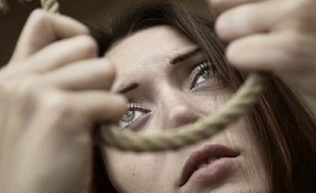 Bakıda ana uşağını yatızdırıb özünü asdı