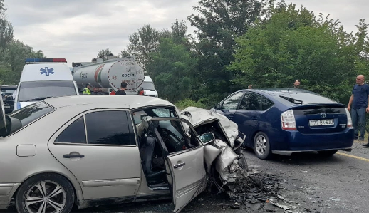 Şəkidə yük və minik avtomobilləri TOQQUŞDU: İkisi körpə olmaqla dörd nəfər xəsarət aldı