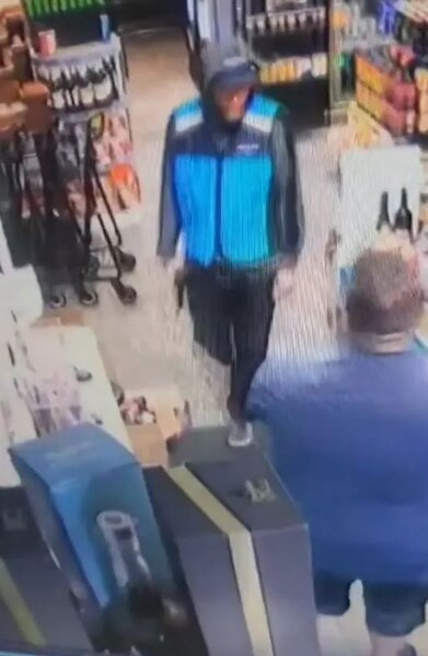 8 yaşlı qız atasını XİLAS ETDİ : Silahlı oğrunu çubuqla DÖYDÜ - FOTO+VİDEO