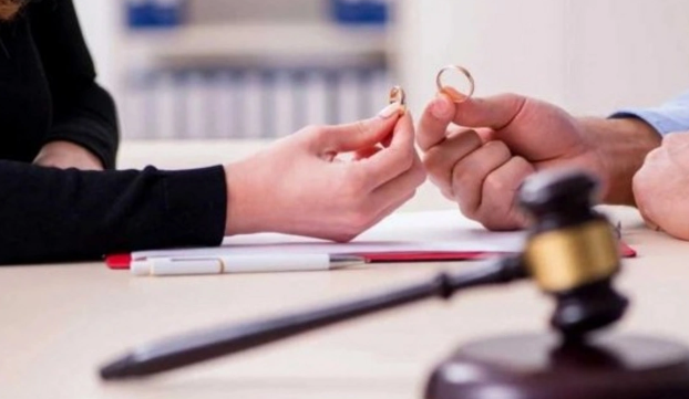 Evli cütlüklərin psixoloqlara müraciəti artıb - Ailədaxili problemlərə səbəb nələrdir?