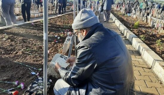 Türkiyədə bayram namazından sonra insanlar zəlzələ qurbanlarının ziyarətinə axışdılar - FOTO/VİDEO