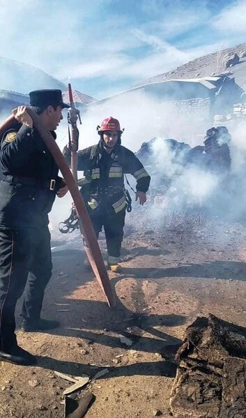 Polislər yanan evləri belə söndürdülər-FOTOLAR