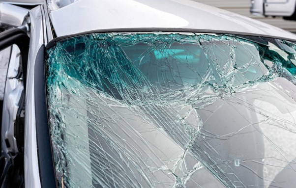 Şamaxıda "Niva" ağaca çırpılıb, ölən var