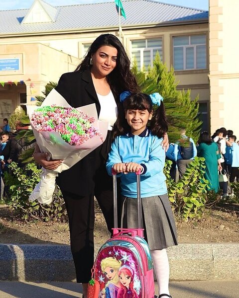 Övladlarını birinci sinfə yola saldılar - Fotolar