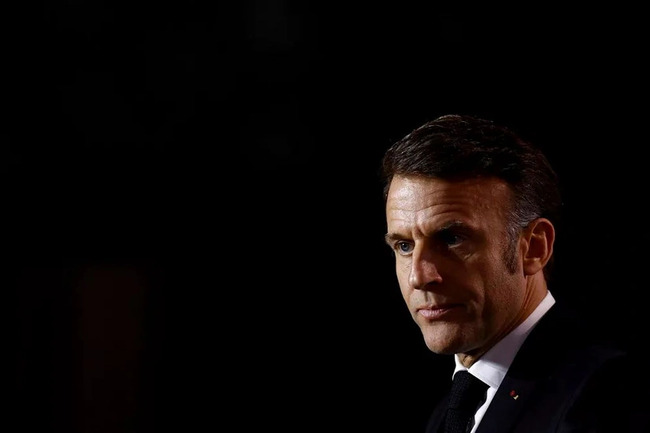 Bir sıra fransalı siyasətçi Makronun və hökumətin istefasını tələb edib