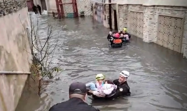 Keşlədə normadan artıq yağıntı: Vətəndaşlar təxliyə edilirlər - FOTO - VİDEO