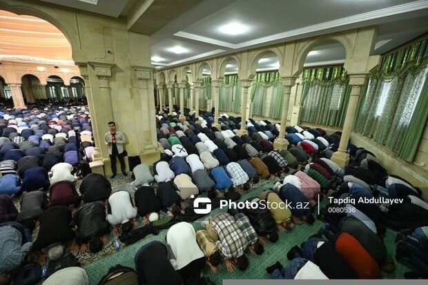 Azərbaycanda Ramazan bayramı münasibətilə namaz qılınıb - YENİLƏNİB + FOTO/VİDEO